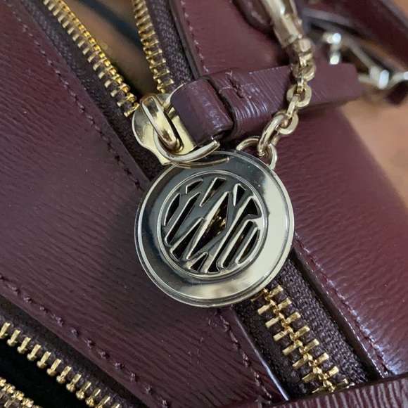 DKNY crossbody purse - Picture 5 of 5